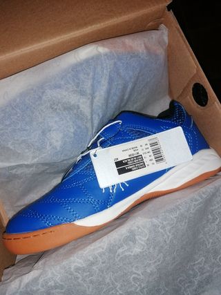 Nuove scarpe da calcio numero 32