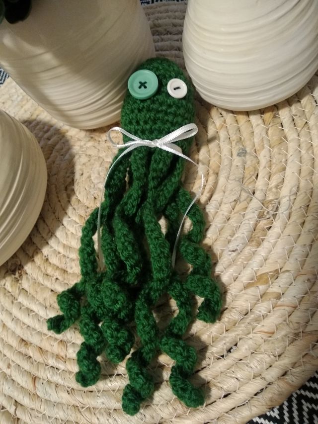 Pulpo de apego hecho a mano.