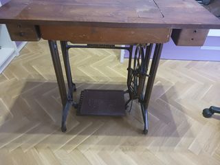 MAQUINA DE COSER ANTIGUA