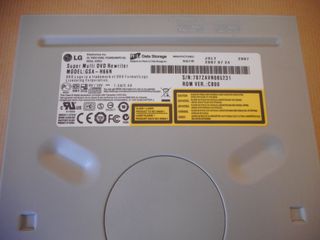 Reproductor-grabador CD-DVD LG.