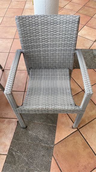 135 Sillas de ratán color gris