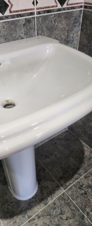 Marca ROCA , modelo DAMA. Lavabo con pedestal