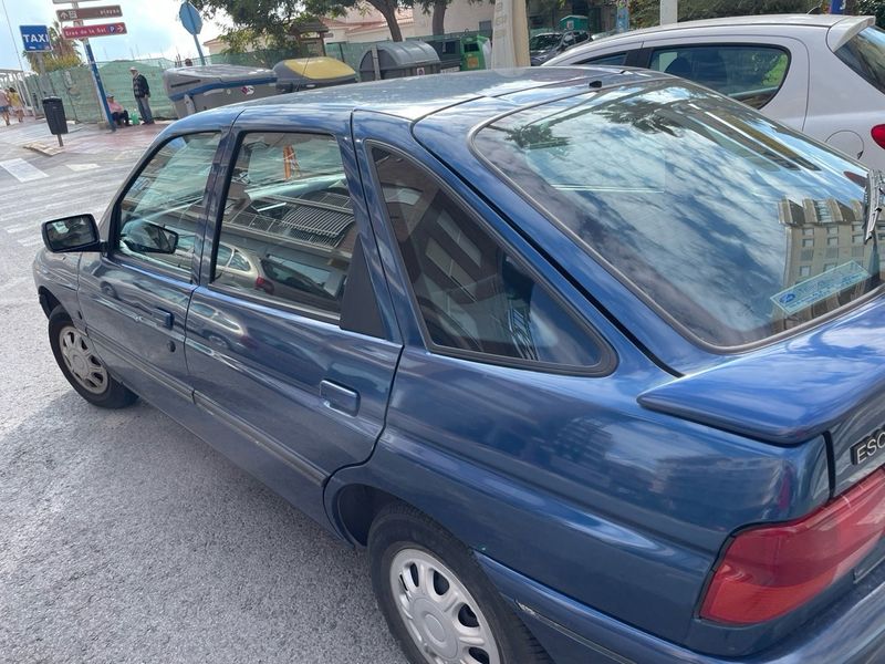 Ford Escort 1993 - foto 1
