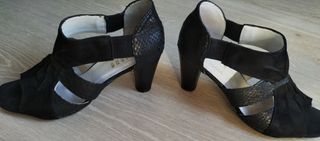 Zapatos de tacón para chica ante negro nº 39.