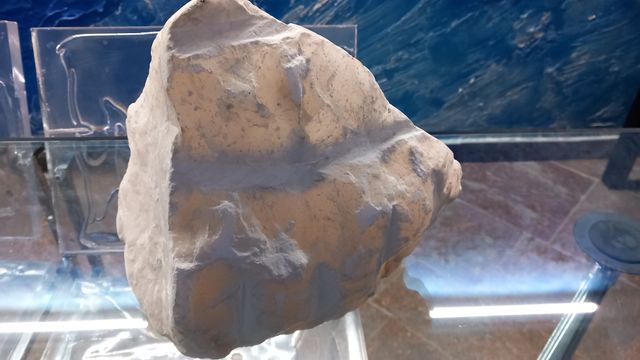 Scultura  in blocco  di marmoreo