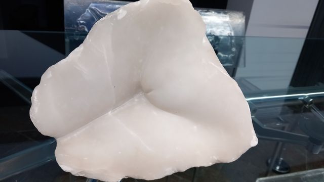 Scultura  in blocco  di marmoreo