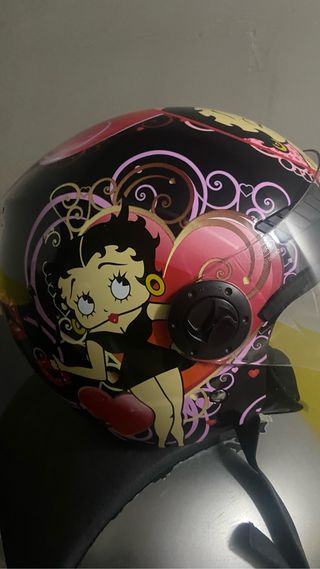 casco casi a estrenar