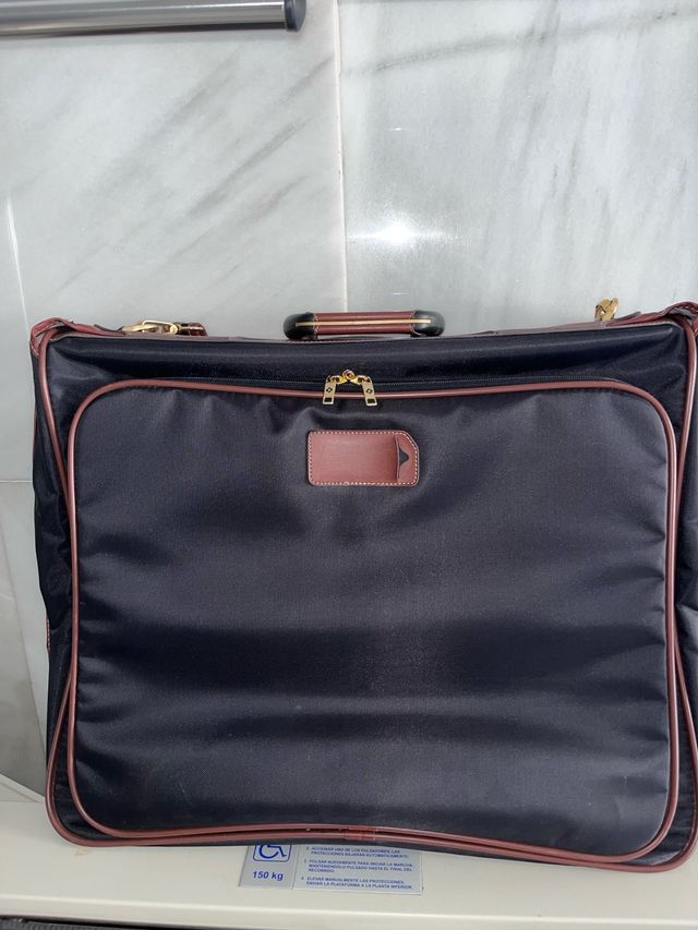 Maleta para trajes