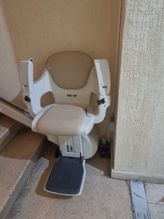 Silla savaescaleras eléctrica