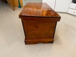 Baul de madera antiguo