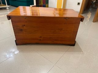 Baul de madera antiguo