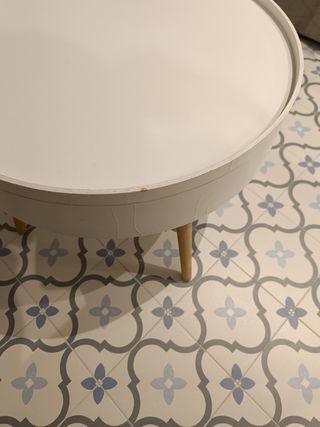 Mesa auxiliar con almacenaje