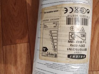 Regleta fluorescente bajo mueble cocina