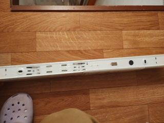 Regleta fluorescente bajo mueble cocina