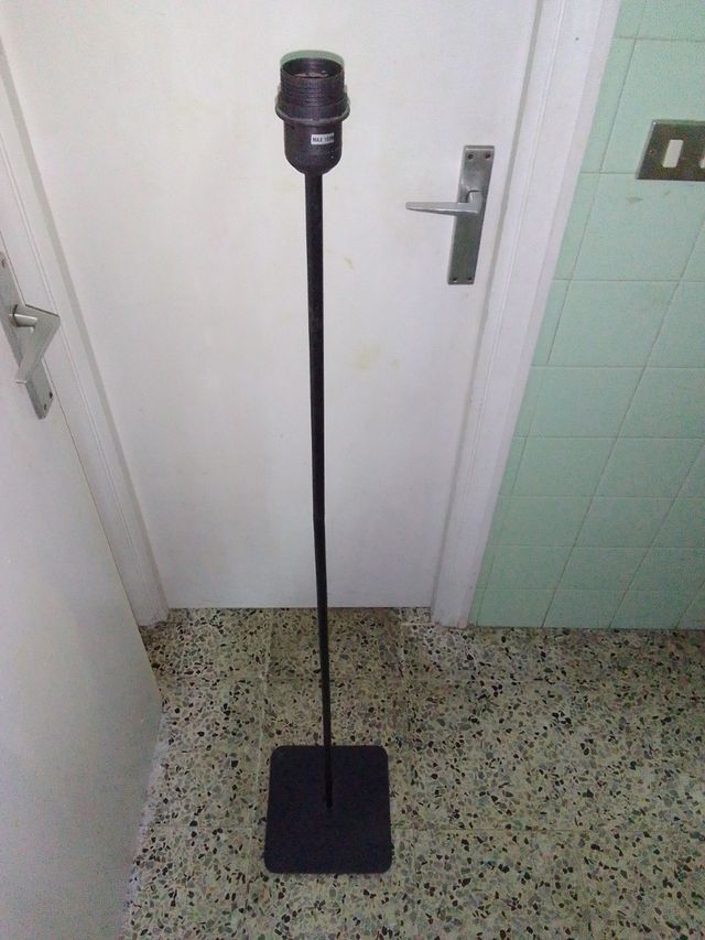 Lampara de pie.