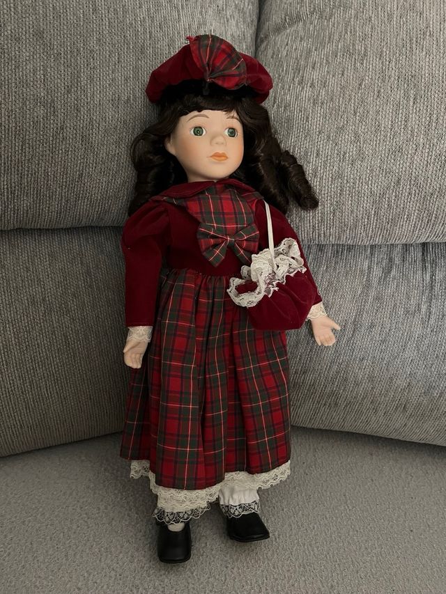 muñeca de porcelana antigua