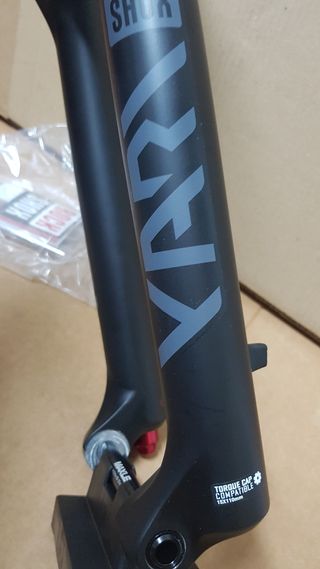 NUEVA. HORQUILLA DE BICI ROCKSHOX YARI 29" 150MM.