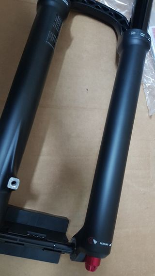 NUEVA. HORQUILLA DE BICI ROCKSHOX YARI 29" 150MM.