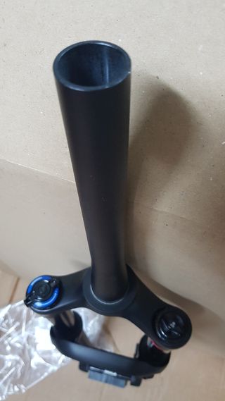 NUEVA. HORQUILLA DE BICI ROCKSHOX YARI 29" 150MM.