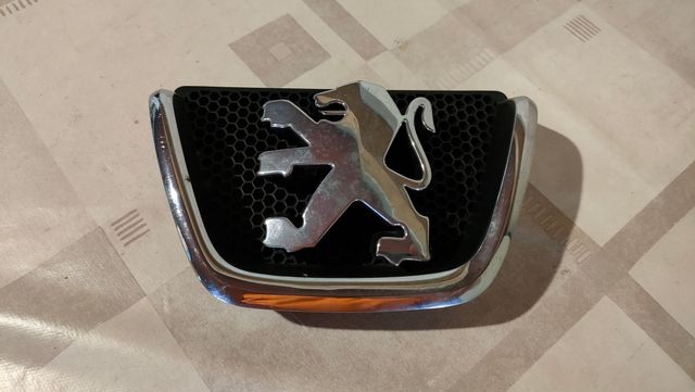 rejilla frontal  peugeot 206