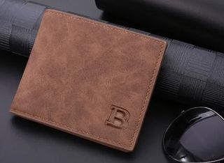 Cartera de caballero en color marrón. Nueva.