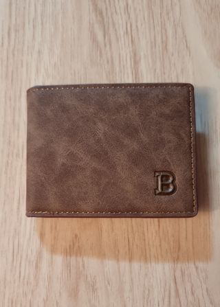 Cartera de caballero en color marrón. Nueva.