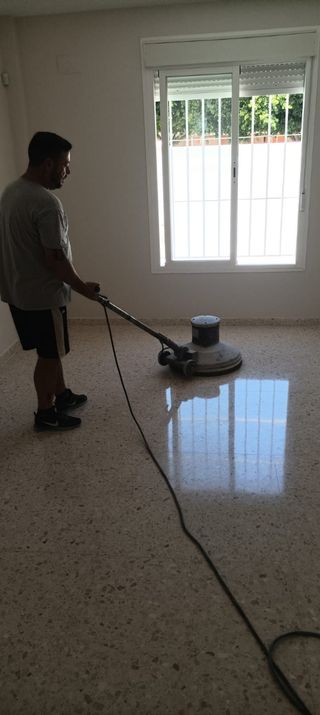 Acristalador y pulidor de suelo