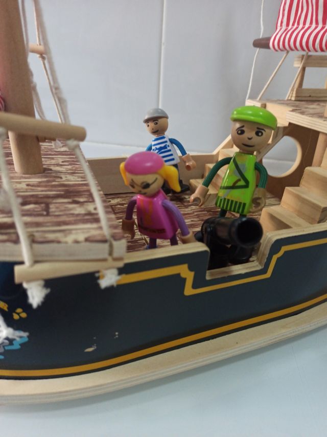 Barco pirata de madera
