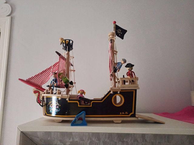 Barco pirata de madera