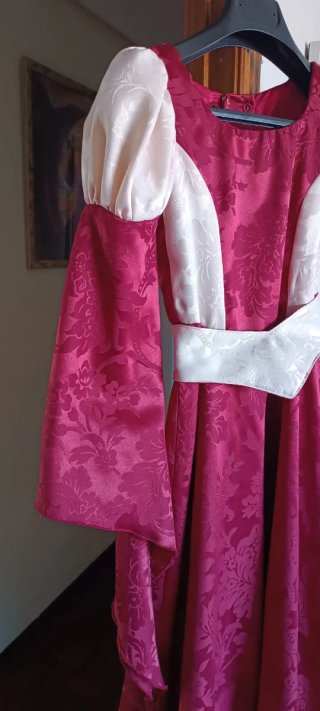 VESTIDO MEDIEVAL ( TRAJE DE DAMA O PRINCESA)