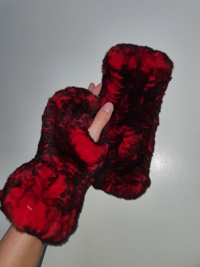 Rabbit fur mittens, lapin mitaines, scaldapolsi