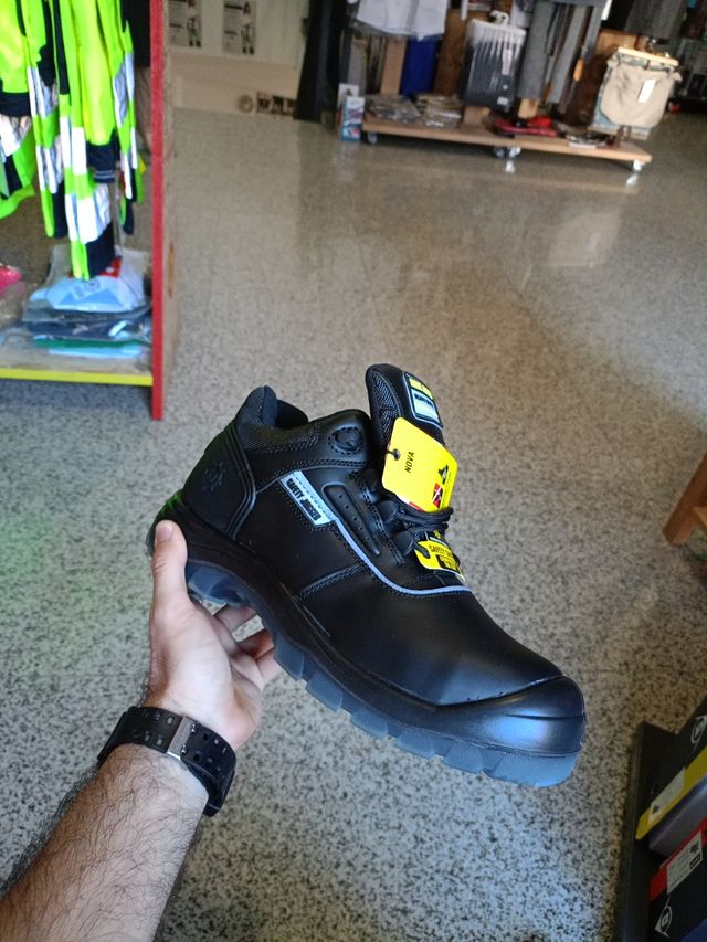 BOTA SEGURIDAD TRABAJO S3 SRC METAL FREE