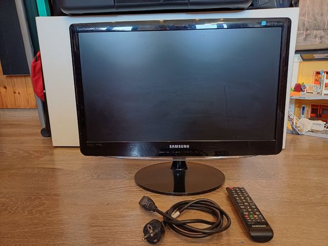 TV 22" SAMSUNG Syncmaster B2230HD
