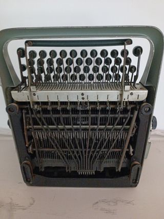 máquina de escribir Hispano Olivetti Lexicon 80
