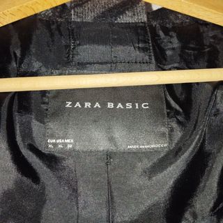 Chaquetón negro con cuadros grises