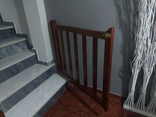 Puerta o reja escalera