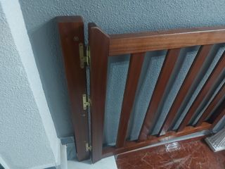 Puerta o reja escalera