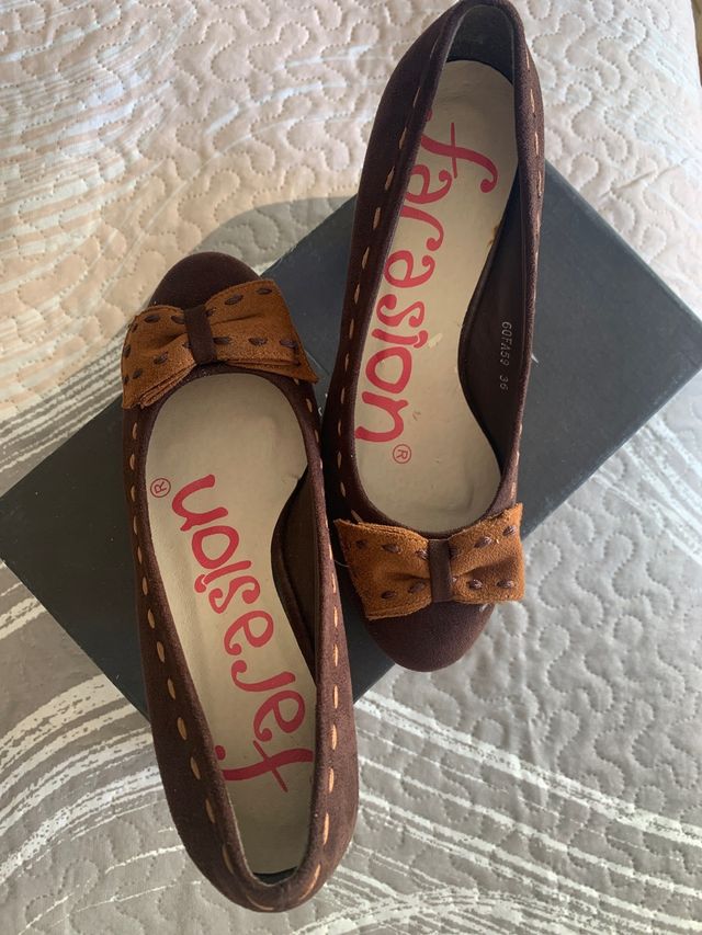 Nuevos: zapatos marrón chocolate con lazo REGALO