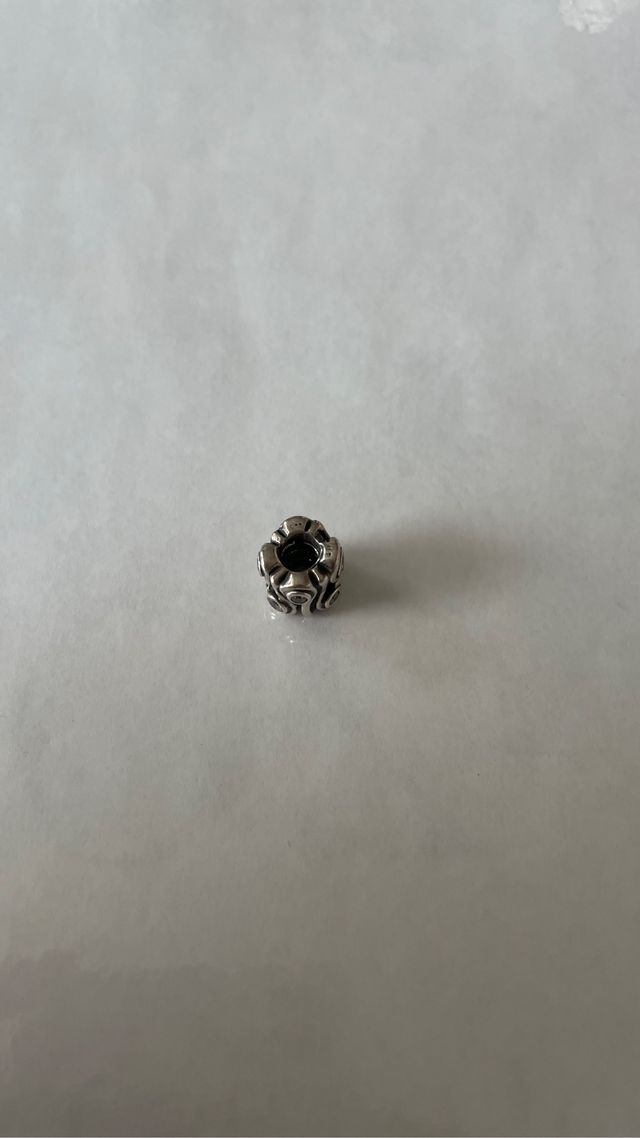 charm pandora brillantes blancos