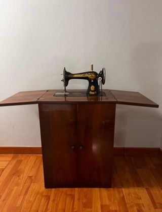 MAQUINA DE COSER ANTIGUA
