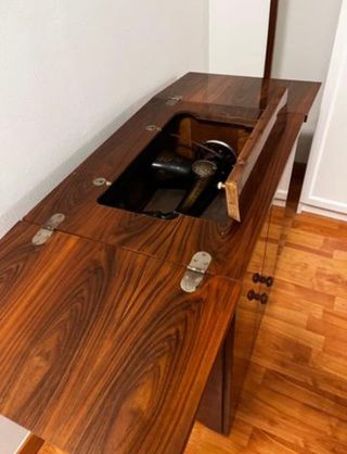 MAQUINA DE COSER ANTIGUA