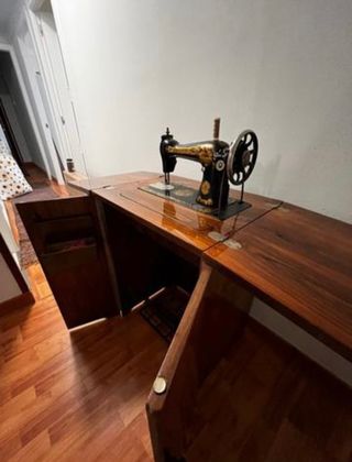 MAQUINA DE COSER ANTIGUA