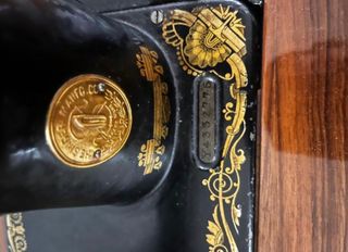MAQUINA DE COSER ANTIGUA