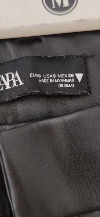 Pantalón imitación cuero mujer de Zara