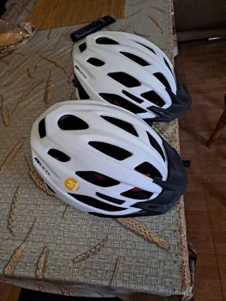 2 Casco bicicleta B.TWIN una puesta 