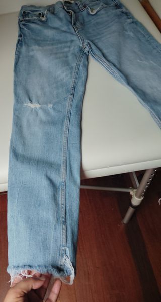 Top bordado beige y pantalón vaquero mujer