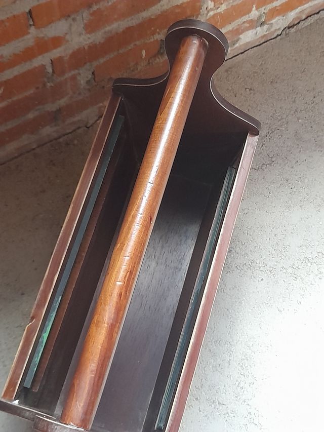 Revistero de madera y forja Portico 