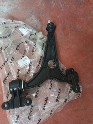 Brazo suspension lado  izquierdo C8