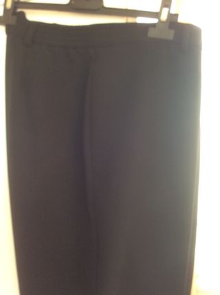 Pantalón negro.