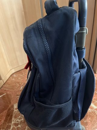Mochila con ruedas+estuche
